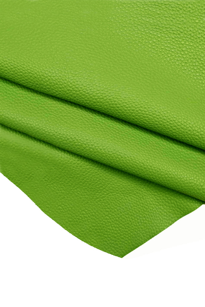 K0038EB | Made in Italy Heart Bookmark in Genuine Full Grain Leather, dollar grain - Green color - Size: 6 x 5.5 x 0.5 cm - Package: Rigid bottom/cover Gift Box